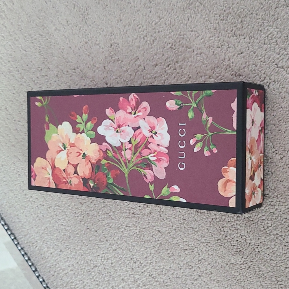 Gucci Floral Box NEW EXCELLENT CONDITION!